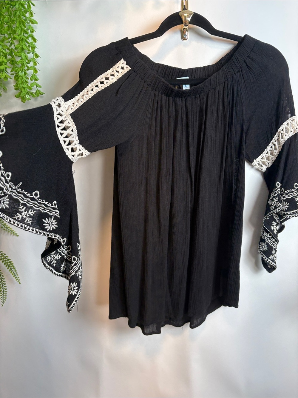 Black showstopper blouse! She + Sky . Gorgeous sleeves. Latin flare .